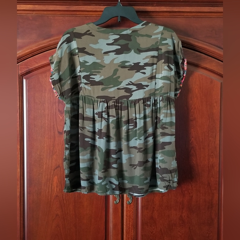 Savanna Jane Floral Embroidered Camouflage Print Jersey Top Size M - Picture 2 of 10